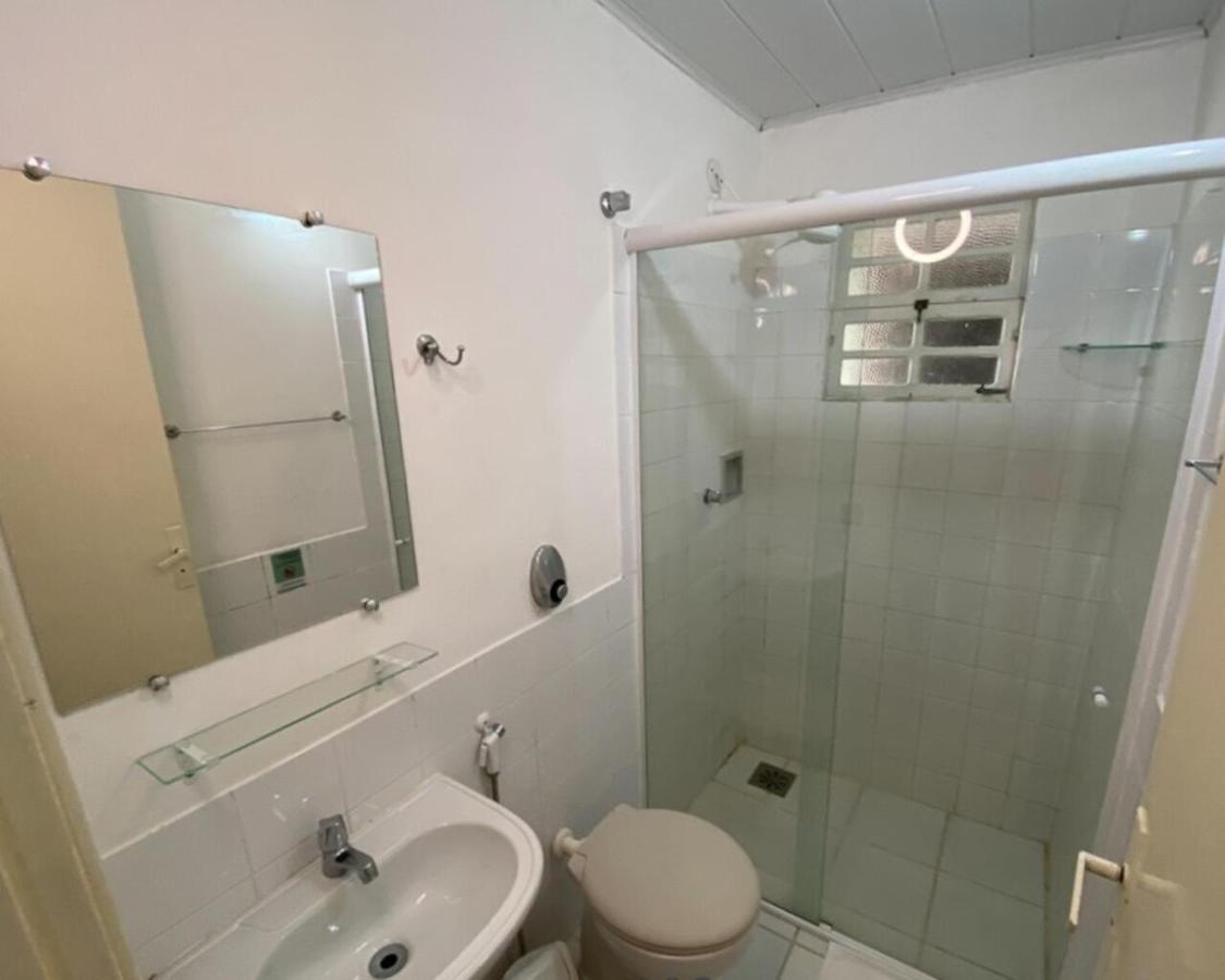 Quarto Econômico com 2 Camas de Solteiro